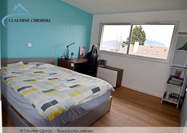 Maison Contemporaine avec Vue montagnes et Emplacement Stratégique à La Roche sur Foron