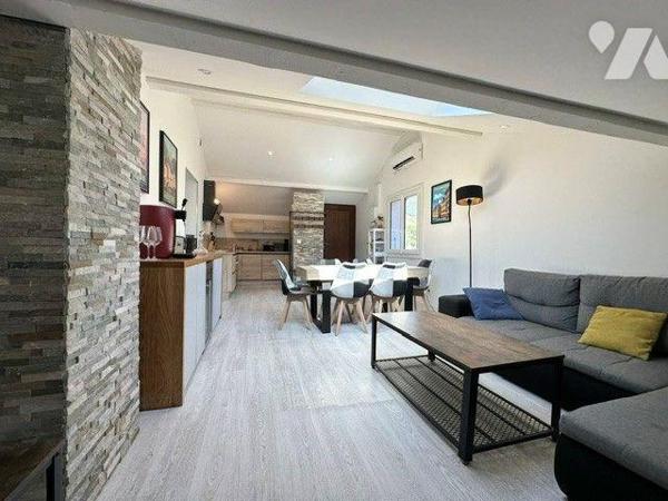 Appartement de type 3 à vendre dans une maison à Saint-Jeoire-Prieuré 

Appartement  T3 trave...