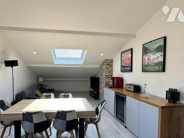 Appartement de type 3 à vendre dans une maison à Saint-Jeoire-Prieuré 

Appartement  T3 trave...