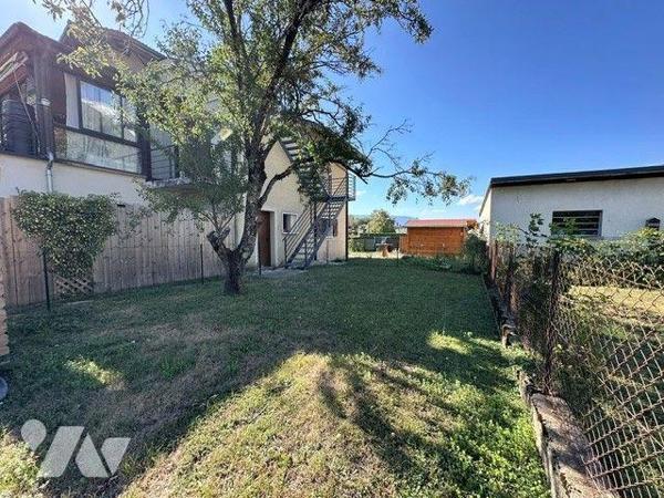 Appartement de type 3 à vendre dans une maison à Saint-Jeoire-Prieuré 

Appartement  T3 trave...