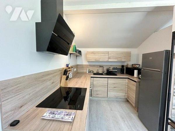 Appartement de type 3 à vendre dans une maison à Saint-Jeoire-Prieuré 

Appartement  T3 trave...