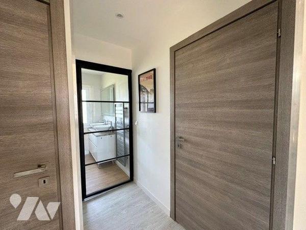 Appartement de type 3 à vendre dans une maison à Saint-Jeoire-Prieuré 

Appartement  T3 trave...