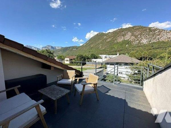 Appartement de type 3 à vendre dans une maison à Saint-Jeoire-Prieuré 

Appartement  T3 trave...