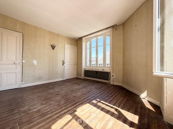 COCO BEACH – APPARTEMENT 85 M² DE CHARME À RÉINVENTER AU CŒUR DE CARNAC