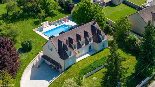 Sens (89100) Magnifique propriété de 14 pièces, 490 m² – Pont-sur-Yonne (1h de Paris)