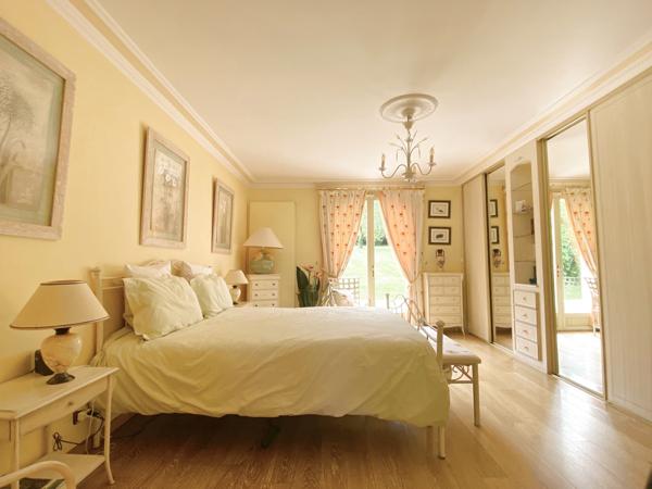 Sens (89100) Magnifique propriété de 14 pièces, 490 m² – Pont-sur-Yonne (1h de Paris)