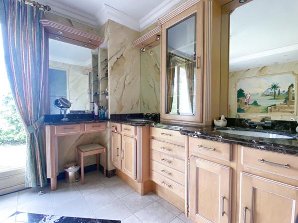 Sens (89100) Magnifique propriété de 14 pièces, 490 m² – Pont-sur-Yonne (1h de Paris)