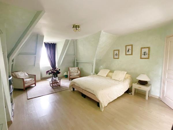 Sens (89100) Magnifique propriété de 14 pièces, 490 m² – Pont-sur-Yonne (1h de Paris)