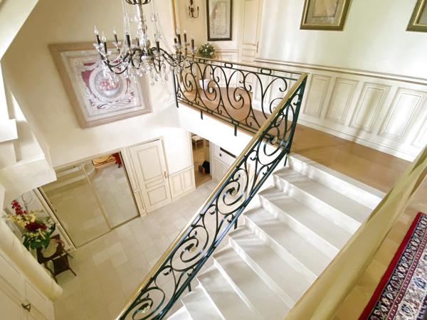 Sens (89100) Magnifique propriété de 14 pièces, 490 m² – Pont-sur-Yonne (1h de Paris)