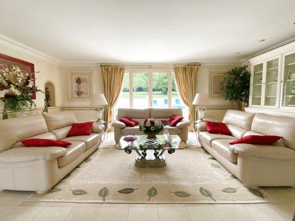 Sens (89100) Magnifique propriété de 14 pièces, 490 m² – Pont-sur-Yonne (1h de Paris)