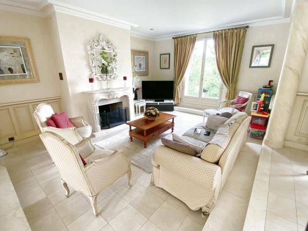 Sens (89100) Magnifique propriété de 14 pièces, 490 m² – Pont-sur-Yonne (1h de Paris)