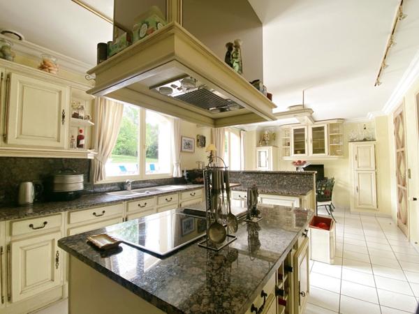 Sens (89100) Magnifique propriété de 14 pièces, 490 m² – Pont-sur-Yonne (1h de Paris)