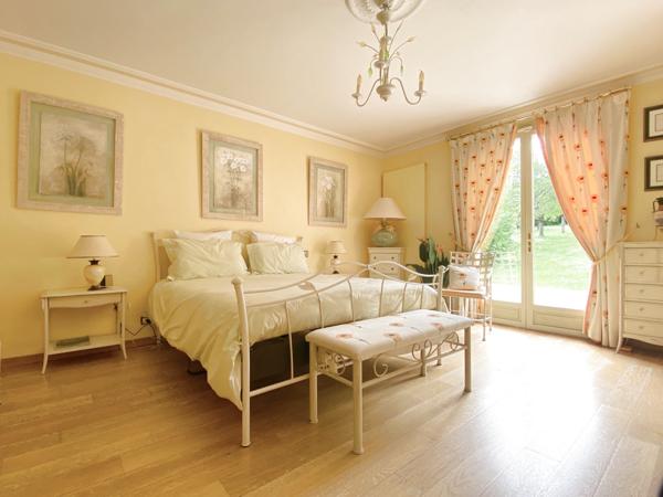 Sens (89100) Magnifique propriété de 14 pièces, 490 m² – Pont-sur-Yonne (1h de Paris)