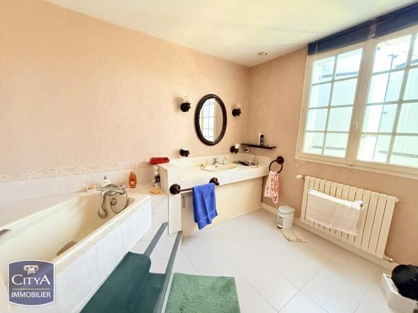 Maison à vendre 8 pièces 165m² Chinon (37500)