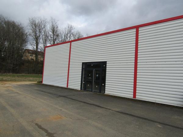 Local commercial refait à neuf de 465m²