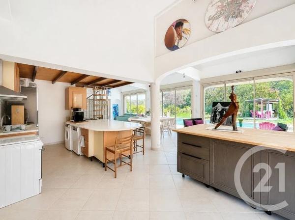Maison à vendre  5 pièces - 198,35 m 2   VILLENEUVE LOUBET  - 06