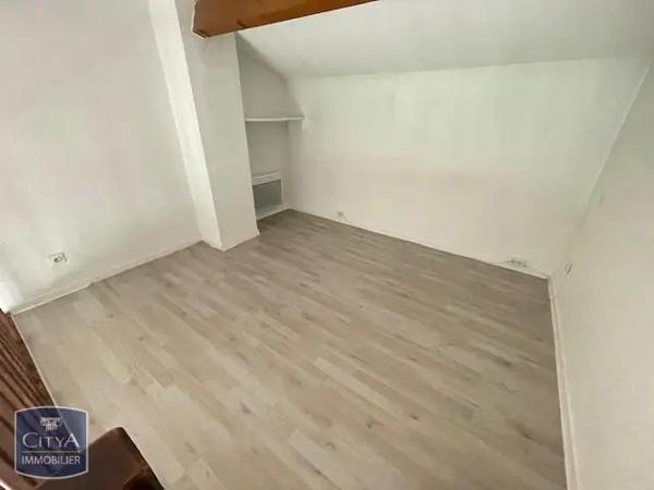 Appartement à louer 1 pièce 27.1m² Sanary-sur-Mer (83110)