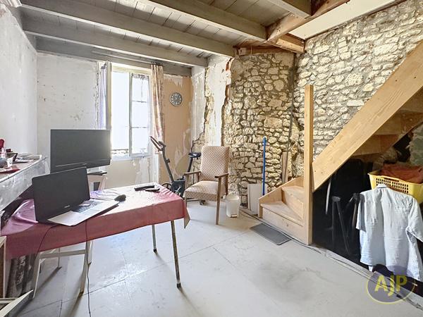 Maison à vendre Pons - 4 pièces, 97m² avec 1 chambre(s) à 86 000€ - AJP Immobilier Pons