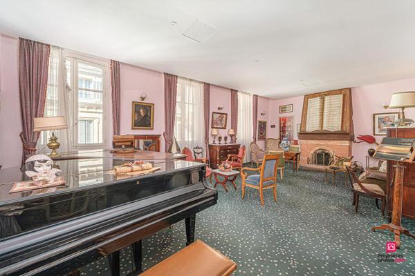Appartement bourgeois de 226 m² avec réception de 100 m²