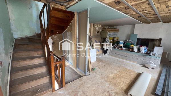 Charmante maison à rénover, idéalement située au cœur du bourg – une opportunité à ne pas manquer !