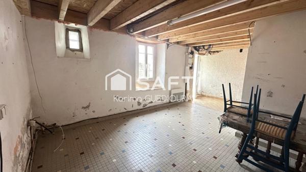 Charmante maison à rénover, idéalement située au cœur du bourg – une opportunité à ne pas manquer !