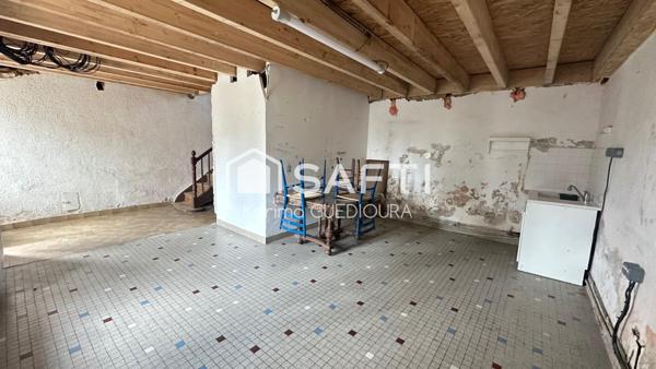 Charmante maison à rénover, idéalement située au cœur du bourg – une opportunité à ne pas manquer !