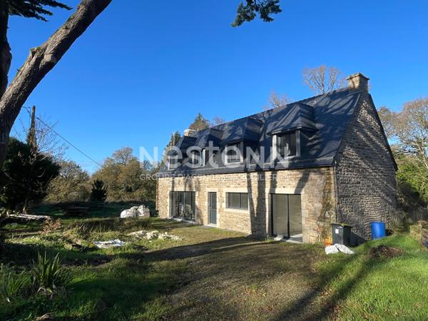 Longère de 172 m², 5 chambres sur environ 8600 m² de terrain en campagne d'Elven.