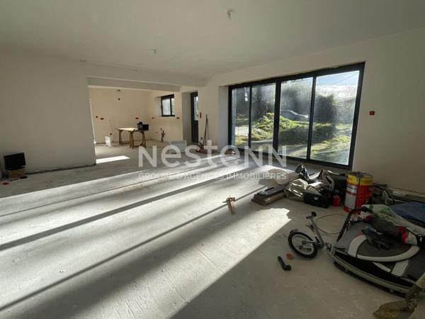 Longère de 172 m², 5 chambres sur environ 8600 m² de terrain en campagne d'Elven.