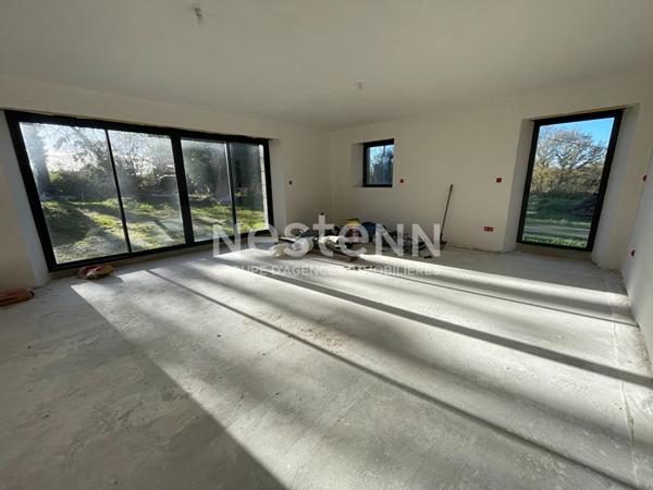 Longère de 172 m², 5 chambres sur environ 8600 m² de terrain en campagne d'Elven.