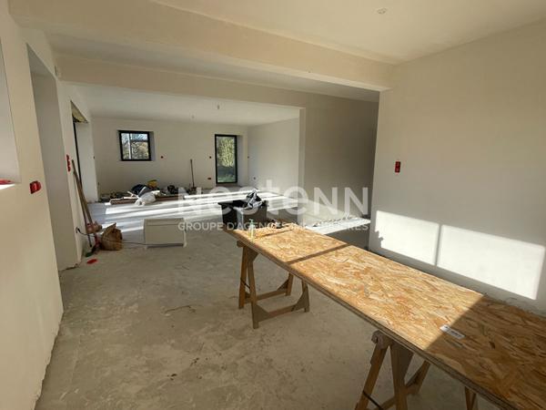 Longère de 172 m², 5 chambres sur environ 8600 m² de terrain en campagne d'Elven.