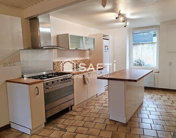 Maison de 130 m² Sur un terrain de 200 m² 5 pièce(s) / 4 chambre(s)