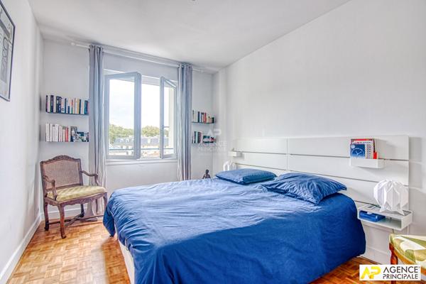 Versailles Notre-Dame Boulevard de la Reine Appartement 5 pièces 103 m² situé au 5ème et dernier étage avec ascenseur, cave et parking en sous-sol €795 000 ** - Référence 25393