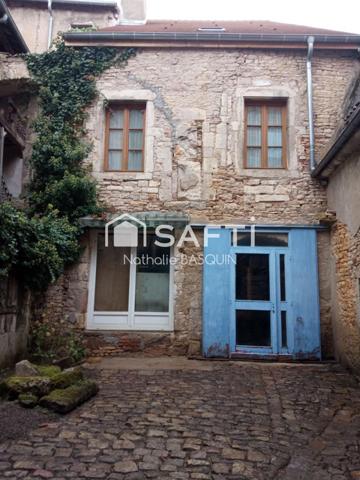 Proche Buxy, immeuble avec appartement et local commercial loué.