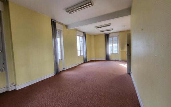 Immeuble à vendre    14 pièces • 395 m2 Châlons-en-Champagne