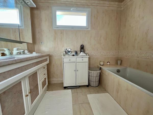 Maison familiale avec terrasse et jardin - potentiel supplémentaire