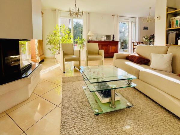 Maison familiale avec terrasse et jardin - potentiel supplémentaire