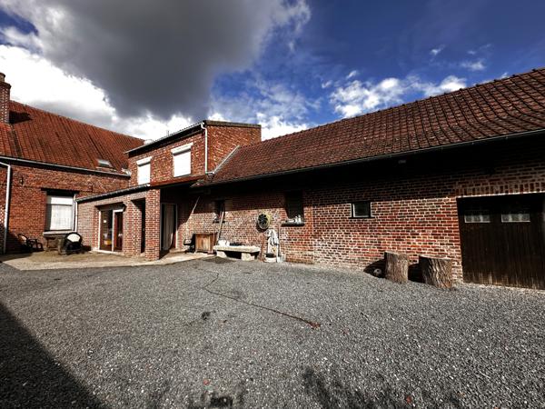 Lallaing (59167) Fermette de charme avec vastes dépendances et terrain