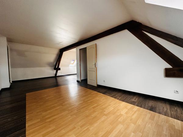 Lallaing (59167) Fermette de charme avec vastes dépendances et terrain