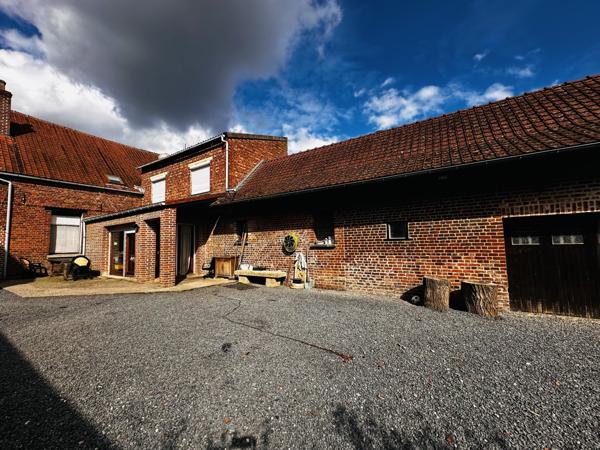 Lallaing (59167) Fermette de charme avec vastes dépendances et terrain