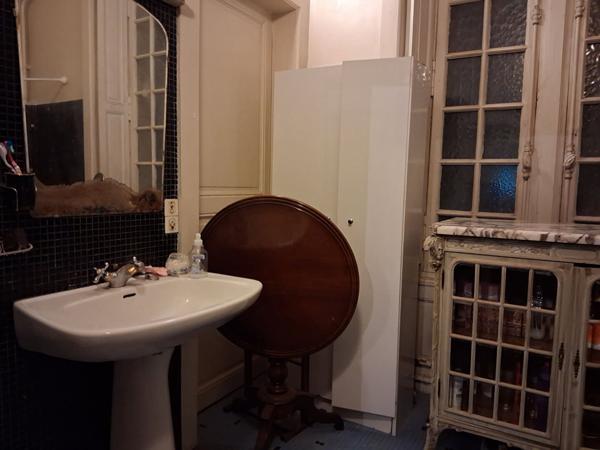 Bel hôtel particulier à vendre, centre-ville de Rennes, 250m² hab, 10 pièces, 8 chbres, garage.