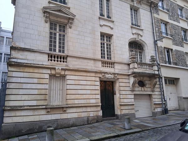 Bel hôtel particulier à vendre, centre-ville de Rennes, 250m² hab, 10 pièces, 8 chbres, garage.