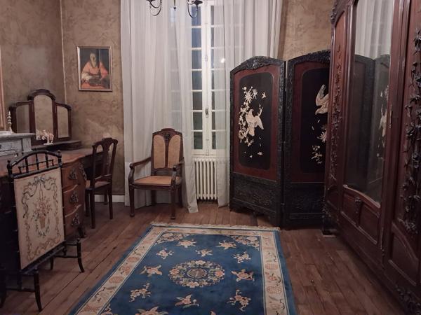 Bel hôtel particulier à vendre, centre-ville de Rennes, 250m² hab, 10 pièces, 8 chbres, garage.