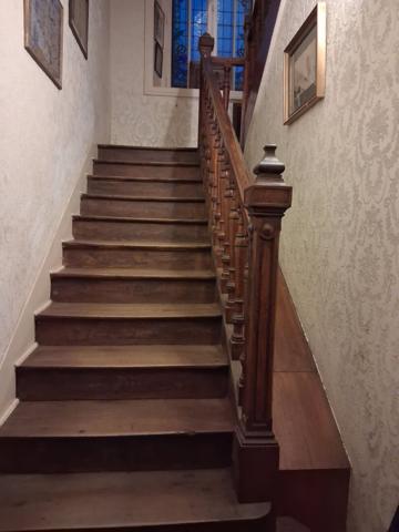 Bel hôtel particulier à vendre, centre-ville de Rennes, 250m² hab, 10 pièces, 8 chbres, garage.