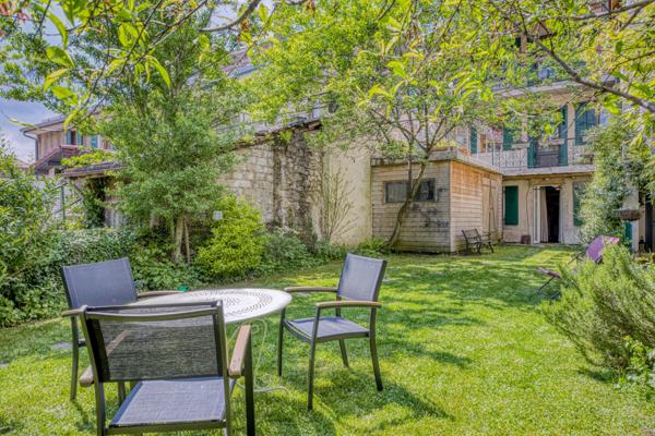 Maison à vendre 10 pièces GEX (01)