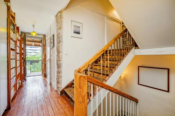 Maison à vendre 10 pièces GEX (01)