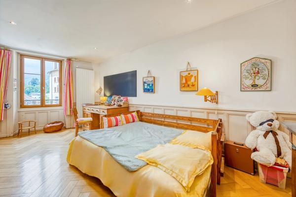 Maison à vendre 10 pièces GEX (01)