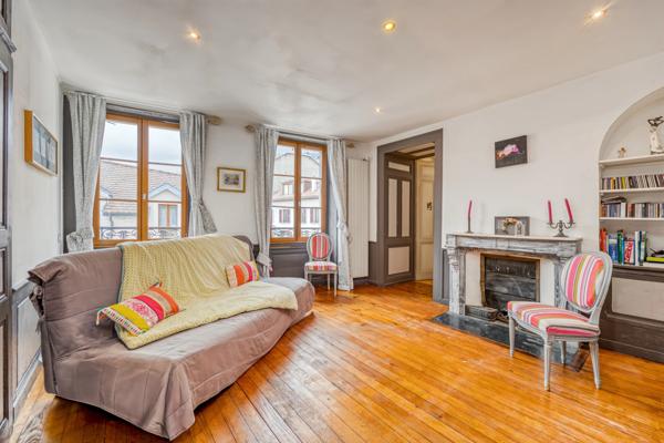 Maison à vendre 10 pièces GEX (01)