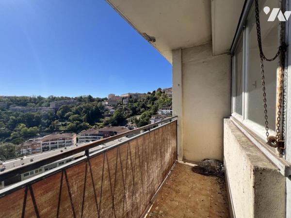 GRASSE, 144 avenue Pierre Sémard. Appartement 3p dernier étage cave et Parking