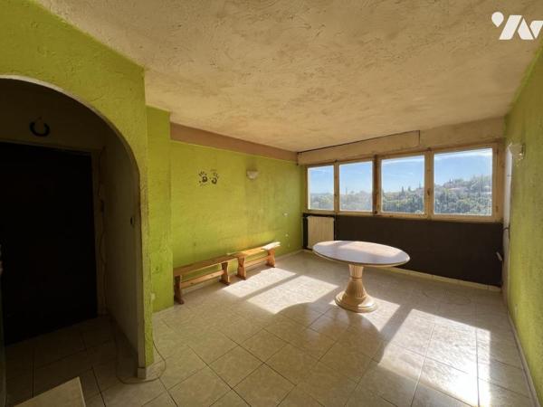 GRASSE, 144 avenue Pierre Sémard. Appartement 3p dernier étage cave et Parking