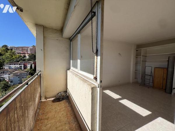 GRASSE, 144 avenue Pierre Sémard. Appartement 3p dernier étage cave et Parking